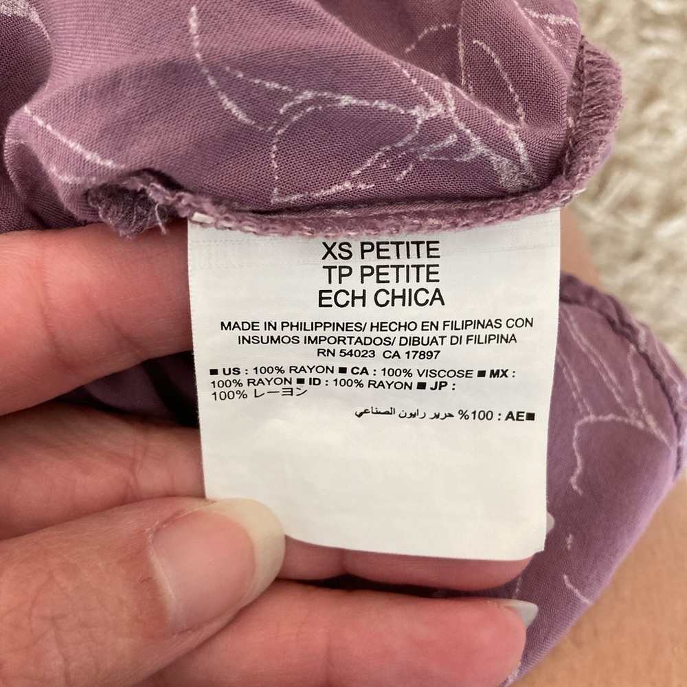Violet Floral V-Neck Shell Top - Picture 4 of 5